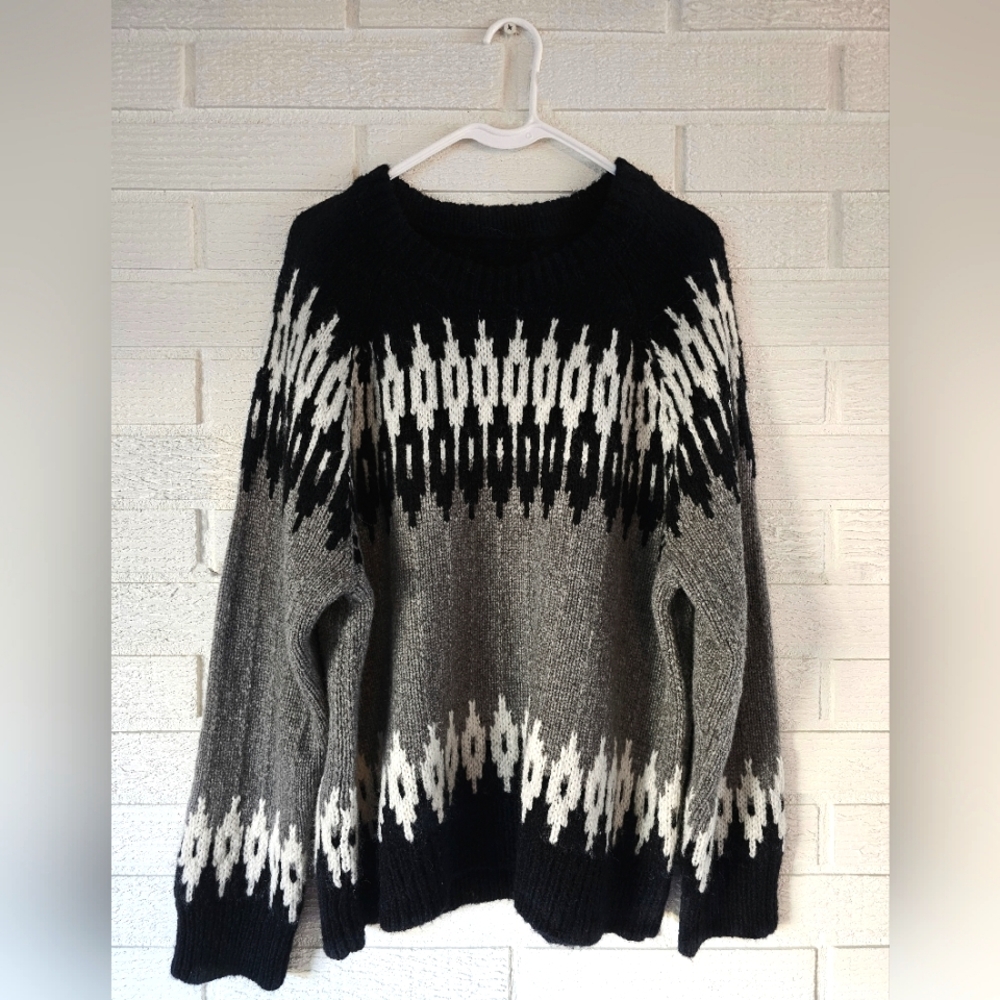 Heavy Knit Sweater.                           Colors: Black, Dark Grey, White